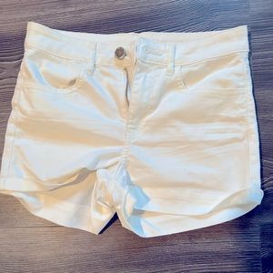 - White short shorts - size 4 - H&M-